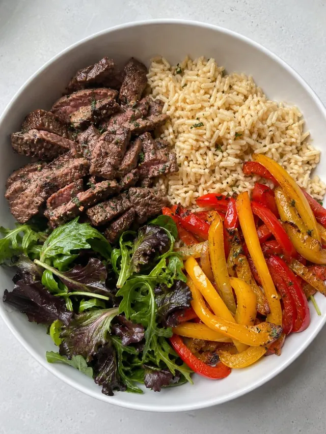 Steak, rice and peppers